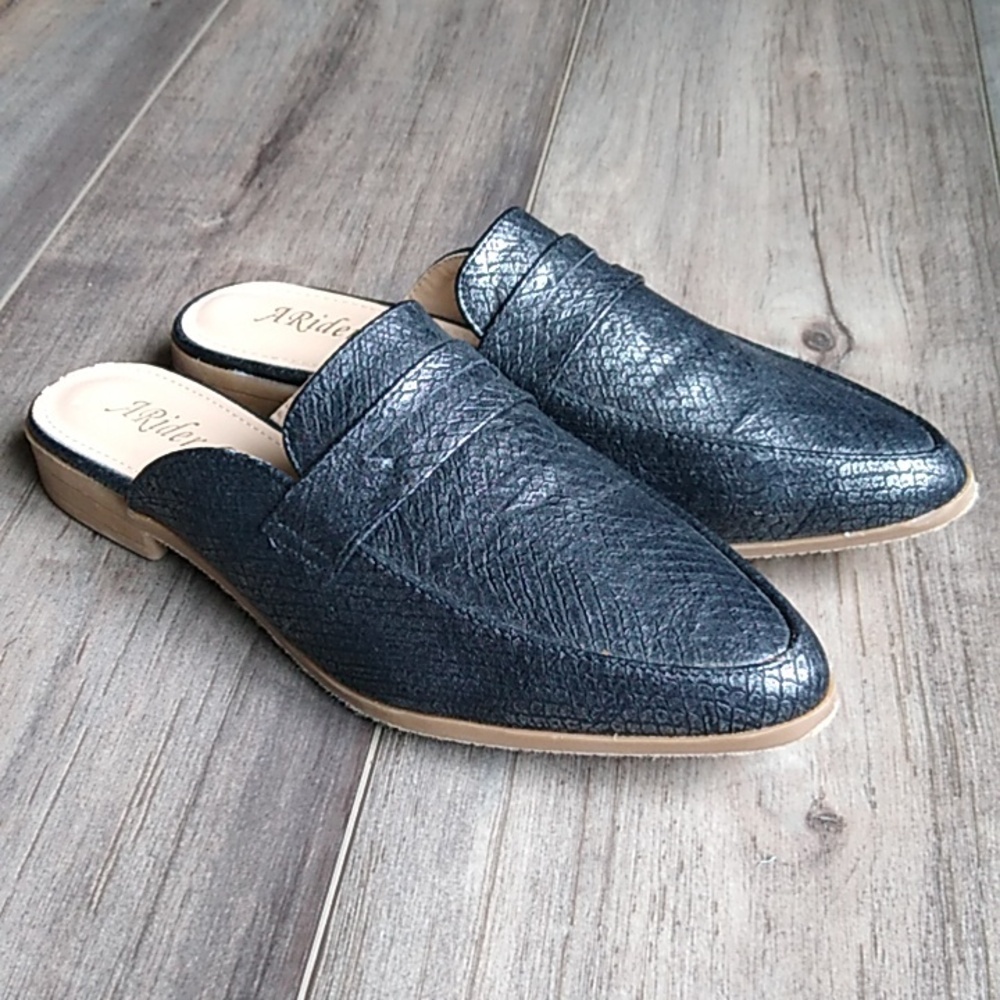 A RIDER GIRL FAUX LEATHER LOAFER MULE SLIDES Size 7.5